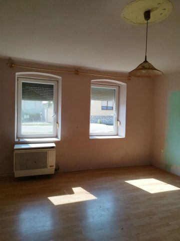 Eladó családi ház, Szanyon 13.9 M Ft, 2 szobás