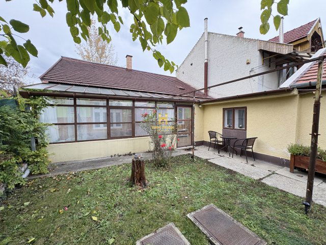 Eladó ikerház, Budapesten, XX. kerületben, Hatvani utcában