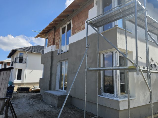 Eladó téglalakás, Mendén 79.9 M Ft, 4 szobás