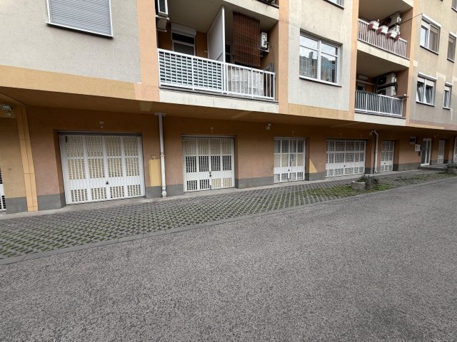 Eladó garázs, Budapesten, VIII. kerületben, Kőris utcában