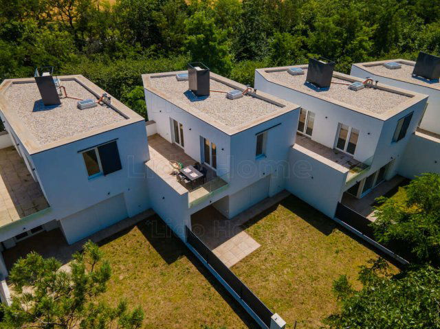 Eladó téglalakás, Balatonszárszón 82 M Ft, 7 szobás