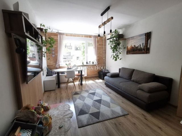 Eladó panellakás, Szegeden 74 M Ft, 2+2 szobás