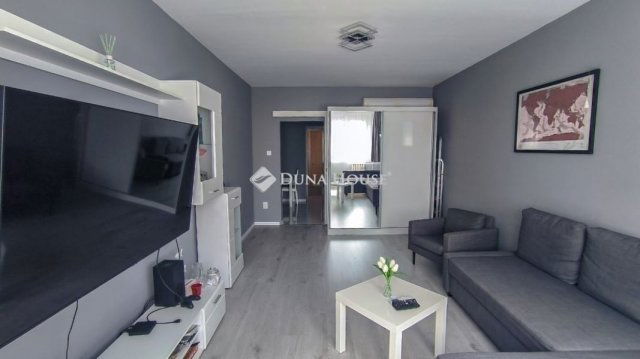 Eladó panellakás, Budapesten, III. kerületben 76.5 M Ft