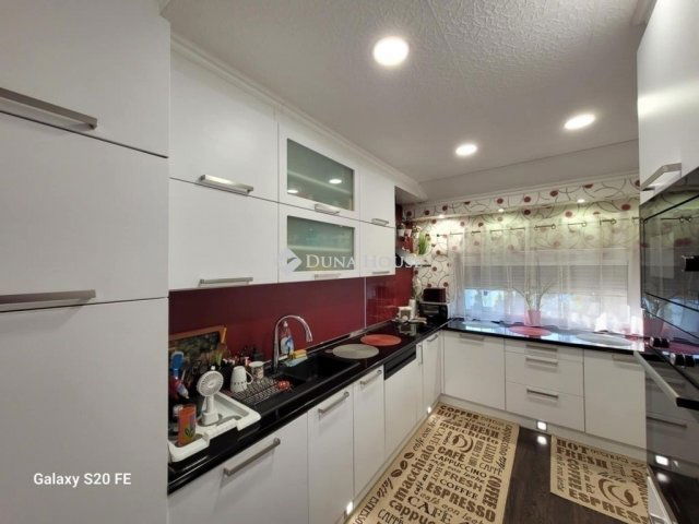 Eladó családi ház, Vecsésen 199 M Ft, 5 szobás