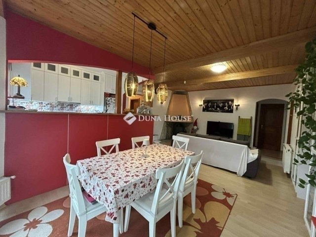 Eladó családi ház, Vecsésen 144.9 M Ft, 4 szobás