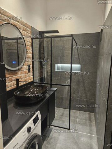 Eladó téglalakás, Budapesten, VII. kerületben 84.9 M Ft