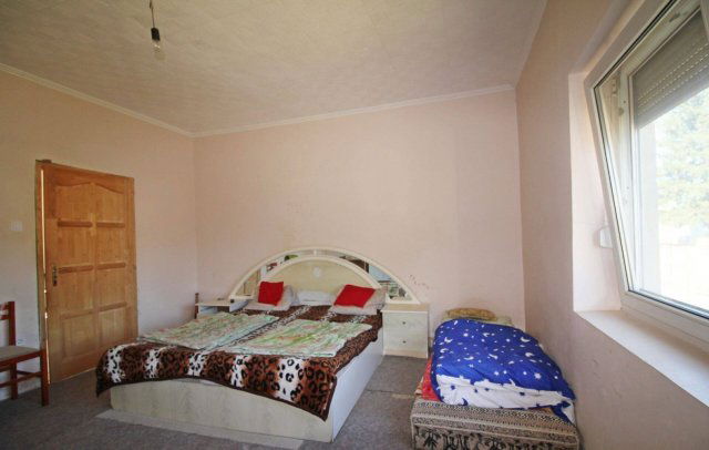Eladó családi ház, Kurdon 13.5 M Ft, 2 szobás