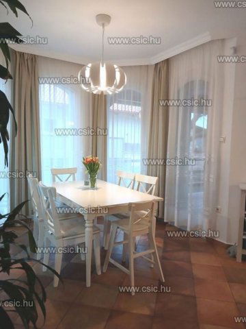 Eladó családi ház, Nagykovácsiban 219 M Ft, 4 szobás