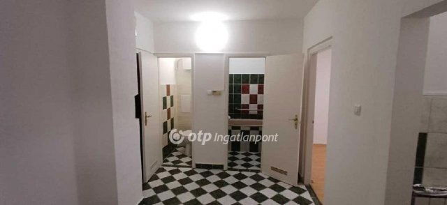 Eladó panellakás, Budapesten, III. kerületben 64.99 M Ft