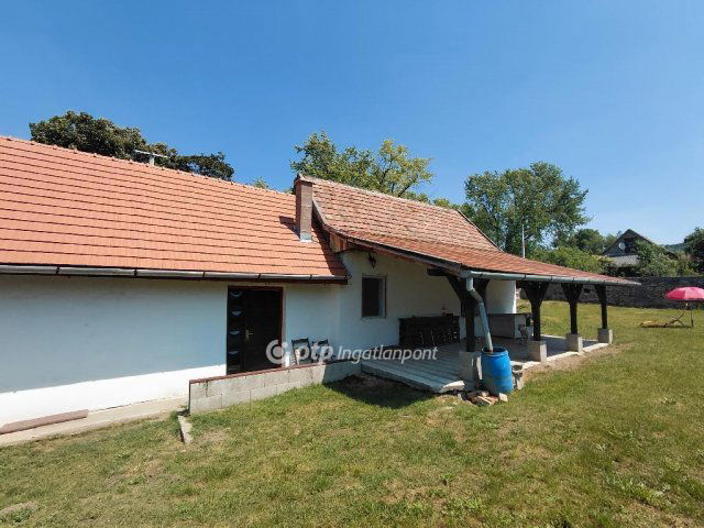 Eladó családi ház, Apcon 15.5 M Ft, 2 szobás