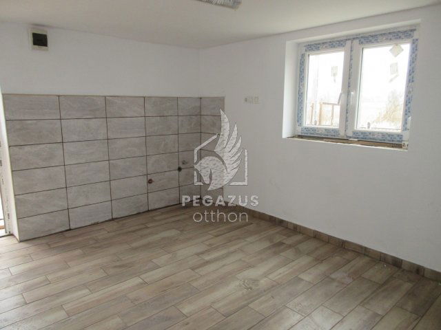 Eladó családi ház, Ózdon 29.9 M Ft, 2 szobás