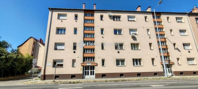 Eladó téglalakás, Kecskeméten 54 M Ft, 3 szobás