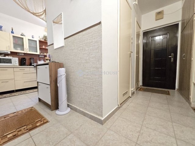 Eladó panellakás, Pécsett 45.99 M Ft, 2 szobás