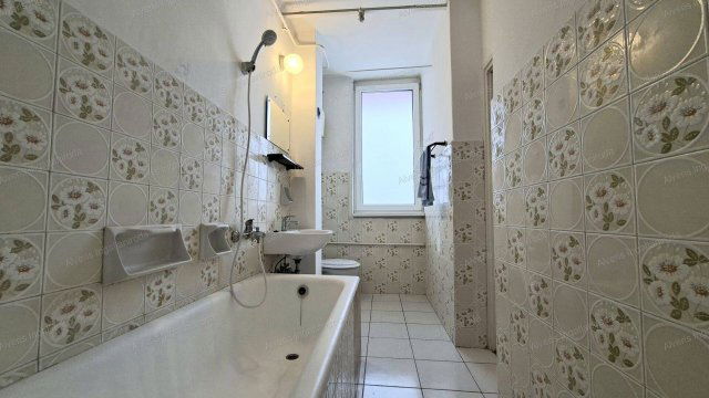 Eladó téglalakás, Nyíregyházán 37.5 M Ft, 2 szobás