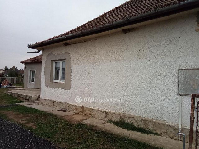 Eladó családi ház, Fehérgyarmaton 40 M Ft, 2 szobás