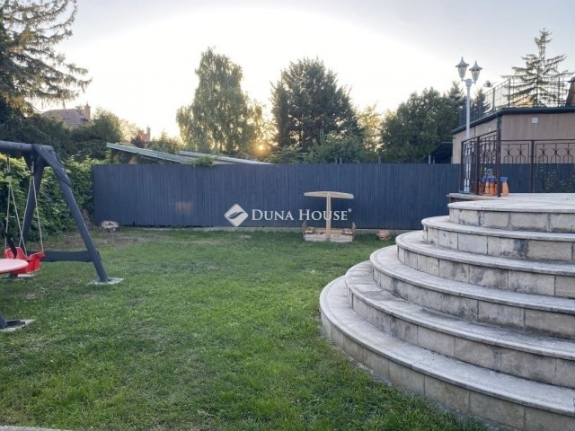 Eladó családi ház, Budapesten, III. kerületben 365 M Ft