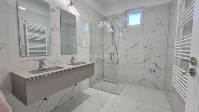 Eladó ikerház, Ballószögön 105 M Ft, 5 szobás