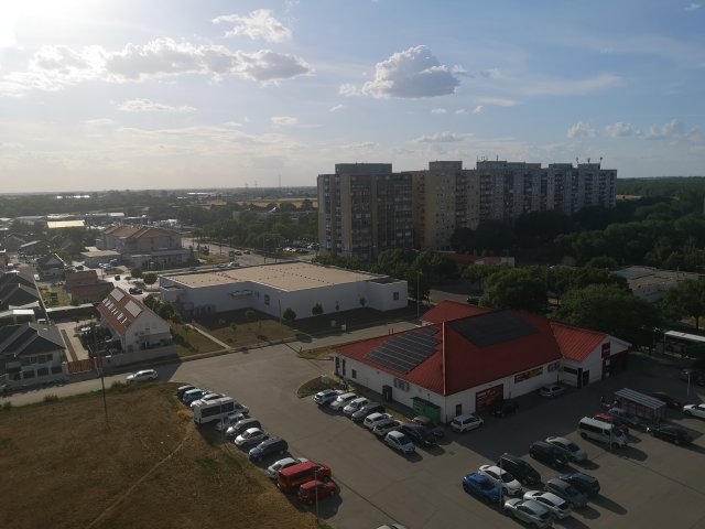 Eladó panellakás, Szolnokon 22.5 M Ft, 1+2 szobás