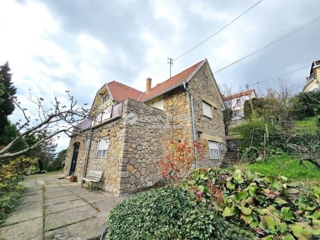 Eladó családi ház, Pécsett 129.9 M Ft, 5 szobás