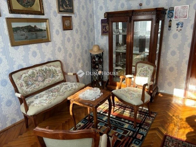 Eladó családi ház, Vácon 110 M Ft, 5 szobás