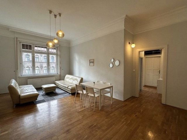 Kiadó téglalakás, albérlet, VII. kerületben, Károly körúton