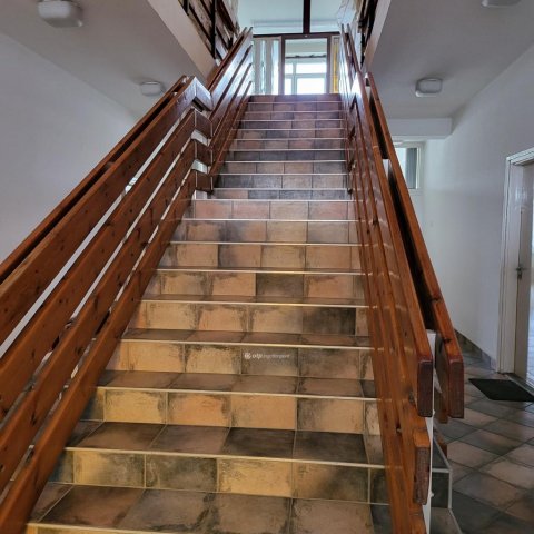 Eladó üzlethelyiség, Debrecenben 1106.25 M Ft, 10 szobás