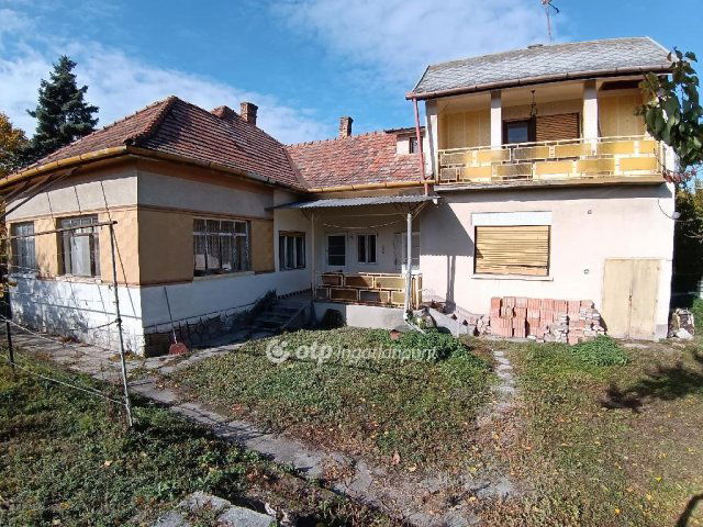 Eladó családi ház, Makádon 32.8 M Ft, 5 szobás