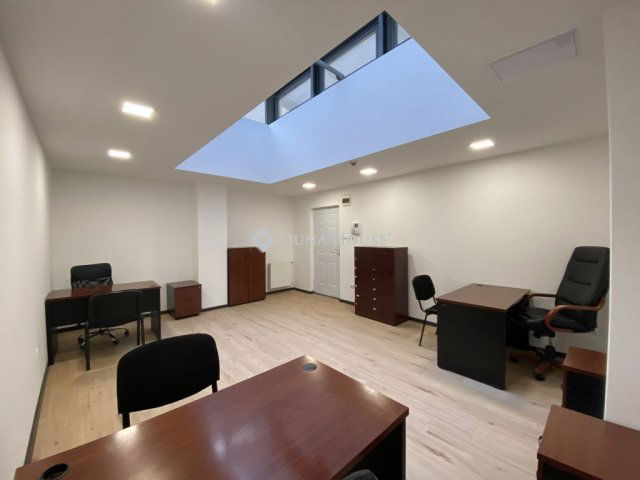 Kiadó iroda, Pécsett, Király utcában 95 E Ft / hó, 1 szobás