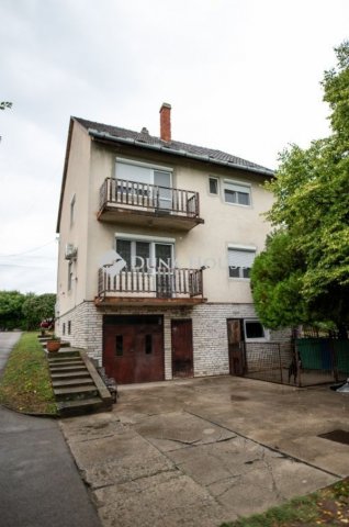 Eladó családi ház, Siklóson 78 M Ft, 6 szobás