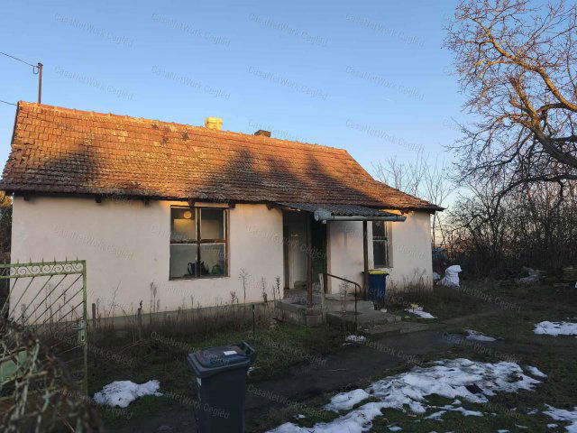 Eladó családi ház, Tápiószelén 12.9 M Ft, 2 szobás