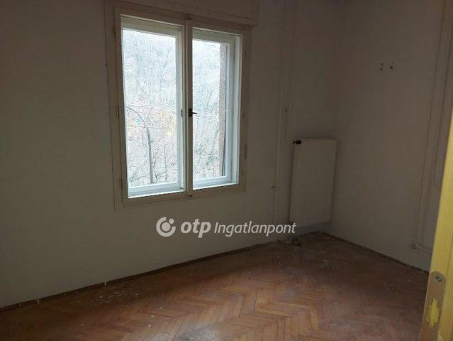 Eladó családi ház, Pécsett 73.8 M Ft, 4 szobás