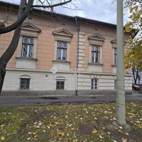 Eladó téglalakás, Szegeden 61 M Ft, 3 szobás