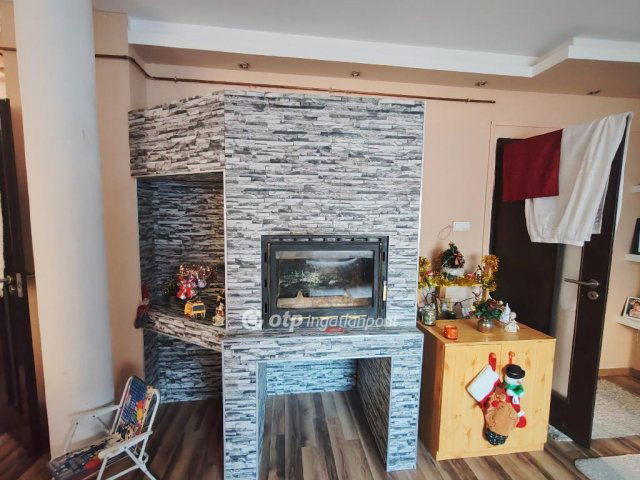 Eladó családi ház, Szolnokon 65.9 M Ft, 2 szobás