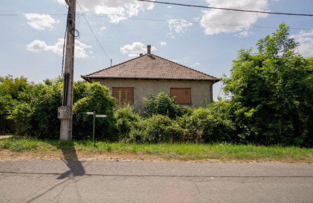 Eladó családi ház, Acsában 27 M Ft, 3 szobás