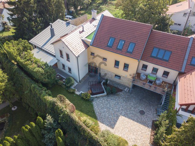 Eladó családi ház, Szentendrén 596.9 M Ft, 7 szobás