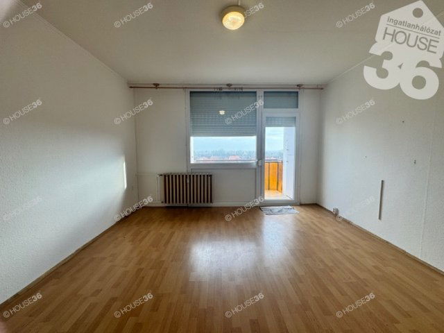 Eladó téglalakás, Kiskunfélegyházán 32.9 M Ft, 3 szobás