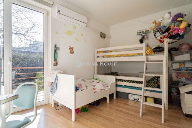 Eladó ikerház, Budapesten, III. kerületben 319.9 M Ft, 5 szobás