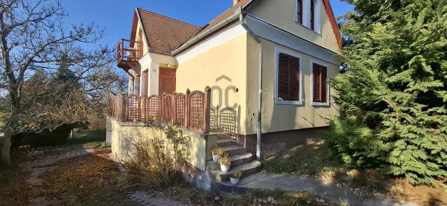 Eladó családi ház, Balatonkenesén 109 M Ft, 5 szobás