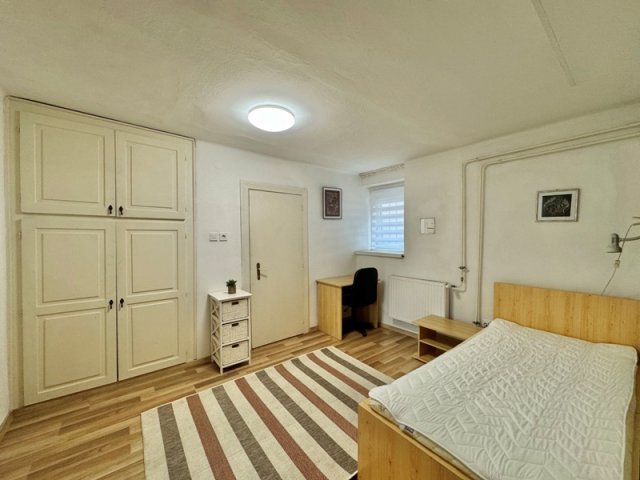 Kiadó téglalakás, albérlet, Pécsett 210 E Ft / hó, 3 szobás