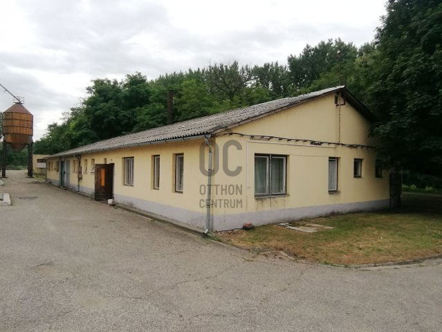 Eladó ipari ingatlan, Dunavarsányban 1006.85 M Ft