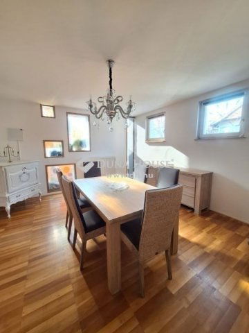 Eladó családi ház, Pécsett 129.9 M Ft, 4 szobás