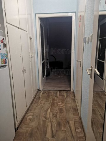 Eladó panellakás, Székesfehérvárott 51.99 M Ft, 2 szobás