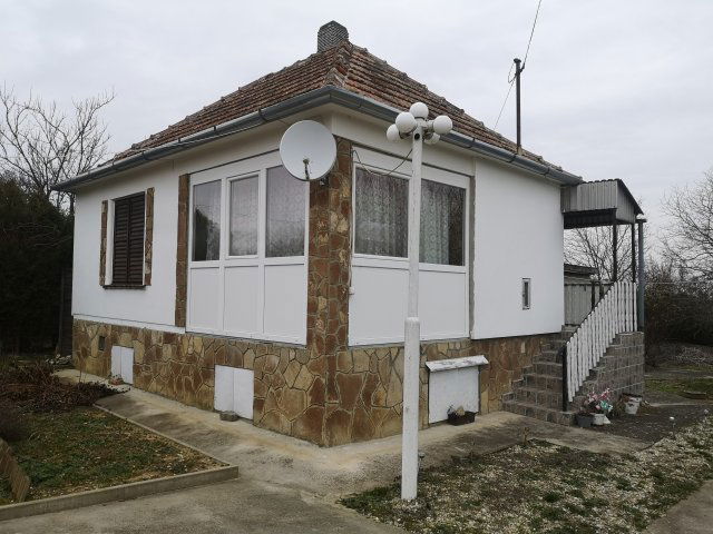 Eladó családi ház, Zalakaroson 26.9 M Ft, 1+2 szobás