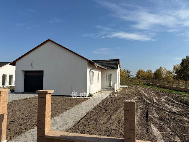 Eladó családi ház, Ráckevén 87.9 M Ft, 4 szobás