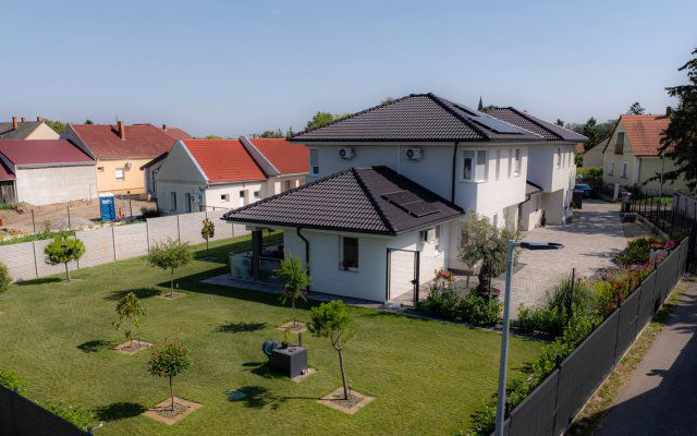Eladó ikerház, Vámosszabadin 97.9 M Ft, 5 szobás