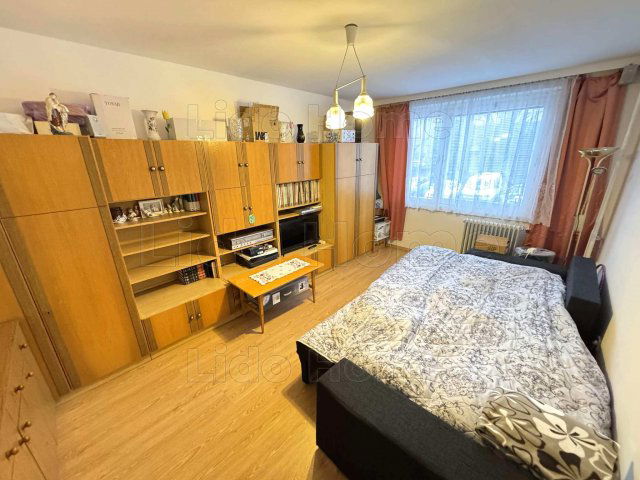 Eladó panellakás, Győrött 69.99 M Ft, 3 szobás