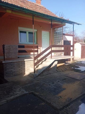 Eladó családi ház, Pécsett 58.9 M Ft, 3 szobás
