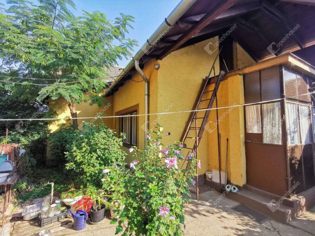 Eladó családi ház, Szentesen 29.9 M Ft, 2 szobás