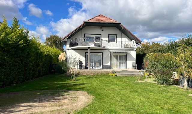 Eladó családi ház, Halásztelken 190 M Ft, 7 szobás