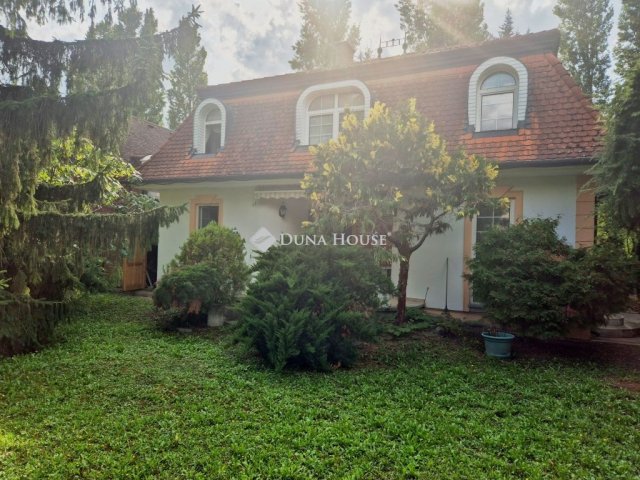 Eladó családi ház, Siófokon 199 M Ft, 9 szobás
